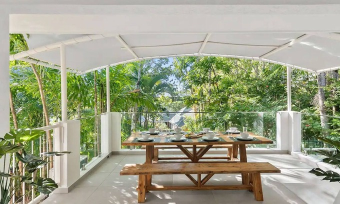 Palm Cove Casa | Belle Escapes Sandpipers Beach House