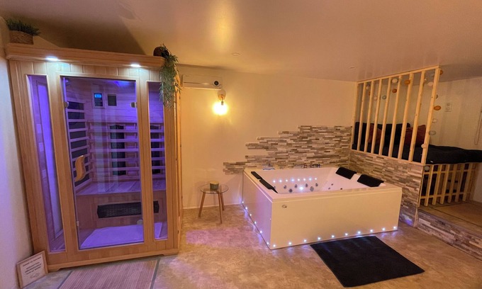 Veigne Casa | Belle Maison Avec Jacuzzi et Sauna Privatif