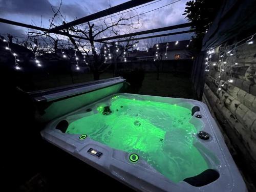 Saint-Remy Villa | Belle maison rénovée avec jacuzzi