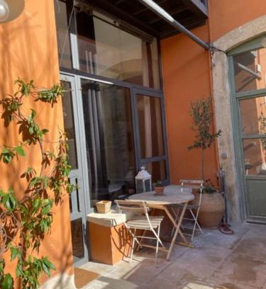 La Lironde Cama Y Desayuno | Belle suite au coeur de ville ,petit déjeuner, jardin et bassin