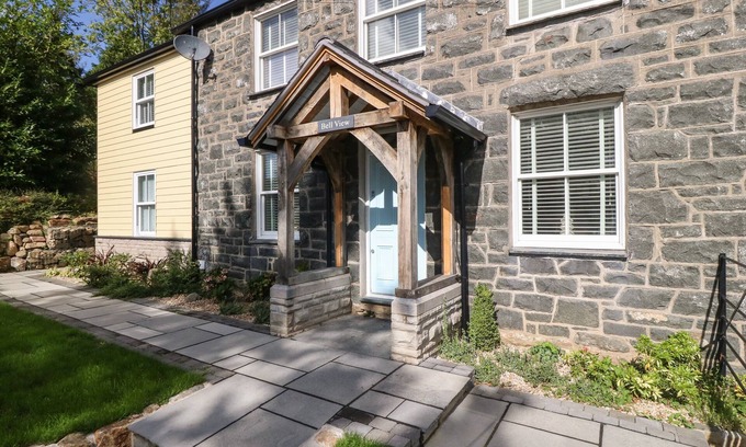 Garn Fadryn Cabaña | BELLE VIEW, pet friendly, character holiday cottage in Abersoch