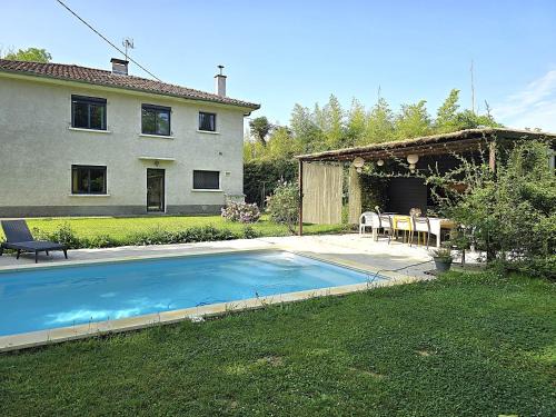 Montauban Villa | Belle villa au bord du canal - Piscine, jardin et bois -14 personnes - 6 chambres - 5 minutes de la gare - Terrasses et pergola - Parking gratuit