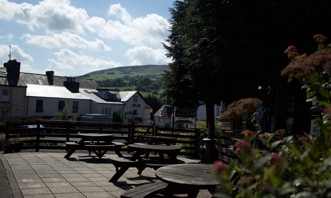 Llanwrtyd Wells Hotel | Belle Vue Hotel