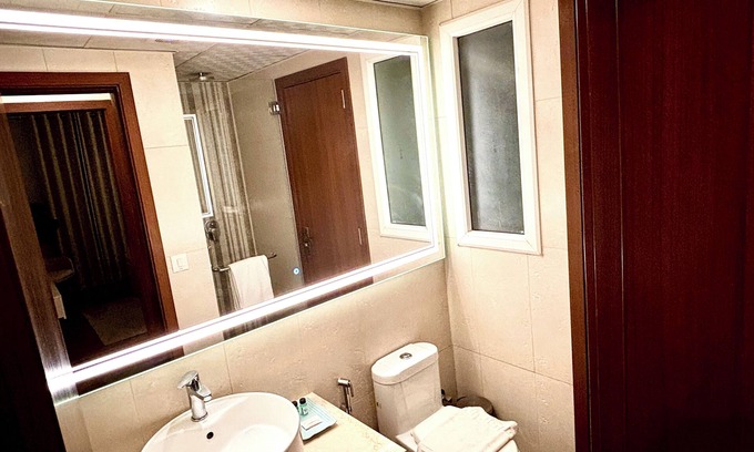 Gurugram Apartamento | Belle Vue the cozy 1-bedroom flat is an ideal hideaway for solo travelers.