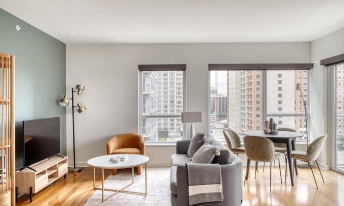 Northwest Bellevue Apartamento | Bellevue 2BR w Gym WD Roof nr Downtown Park SEA-464