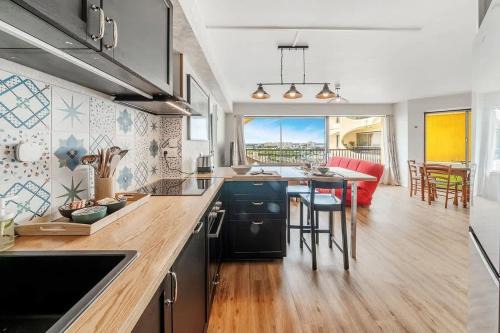 Bourg-l'Eveque Apartamento | Bellevue, appartement T2, terrasse & parking