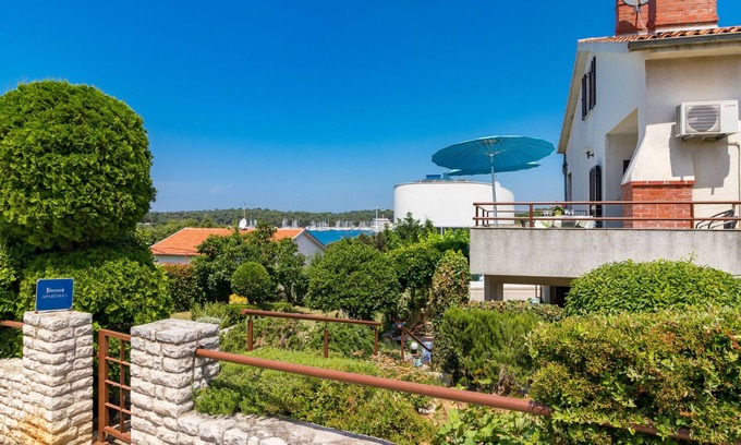Pjescana Uvala Apartamento | Bellevue by Interhome