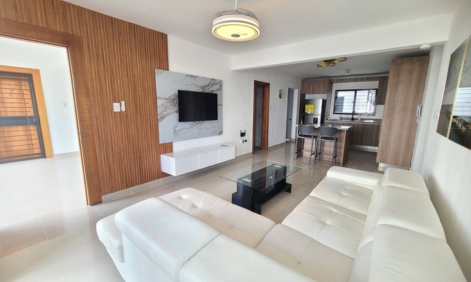 Llanos de Gurabo I Apartamento | Bello con piscina