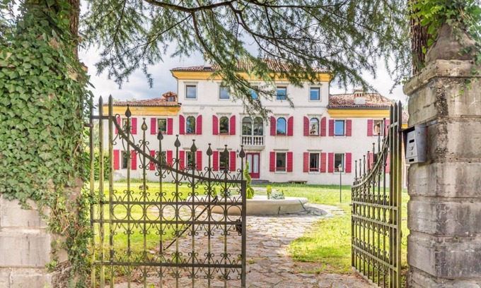 Belluno Apartamento | Belluno Timeless Charm - Stunning Apt in Villa