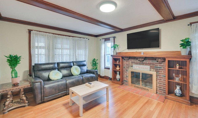 Belmont Casa | Belmont Home < 3 Mi to Harvard Square!