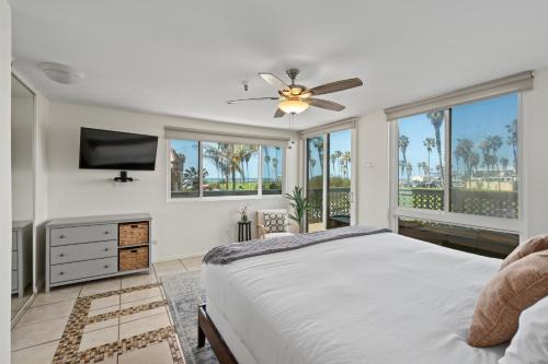 South Mission Beach Casa | Belmont Ocean Views - Massive Private Deck, Grill & Parking
