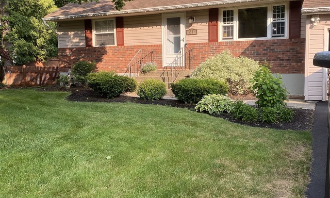 Saratoga Springs Casa | Belmont Summer Track SPAC Rental Close to it all!