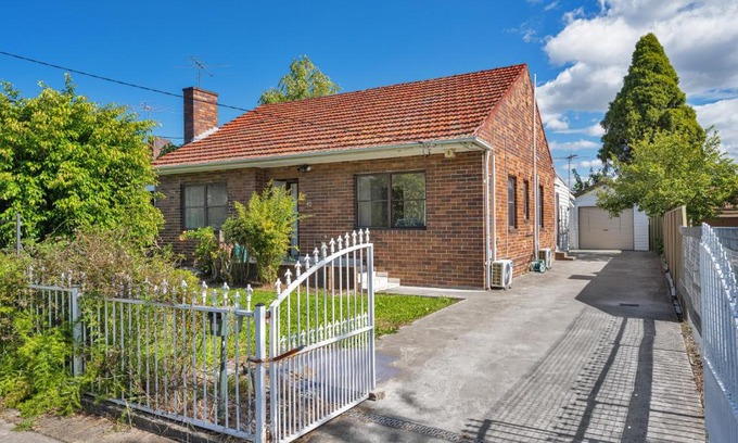Belmore Casa | Belmore Brand new renovated 3Br house AC & Parking