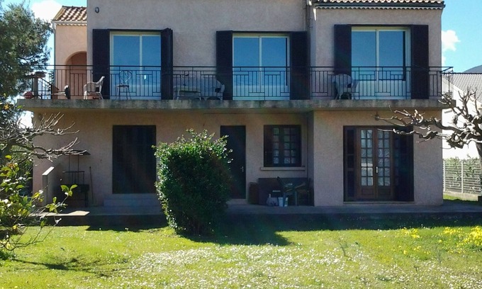 Prunete Apartamento | ABAJO villa con jardín