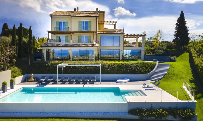 Civitanova Marche Villa | Villa de Lujo en Civitanova Marche con PiscinaPrivada