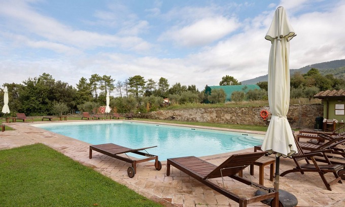 Reggello Villa | Pueblo antiguo con piscina