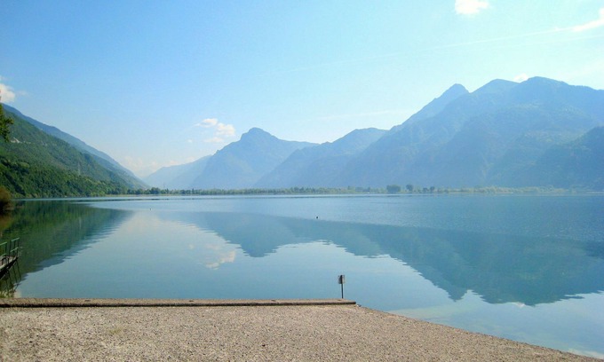 Anfo Apartamento | Apartamento al lado del lago en Anfo con terraza privada
