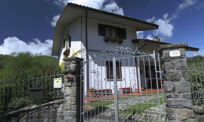 Bardalone Casa | Acogedora casa de vacaciones con jardín privado