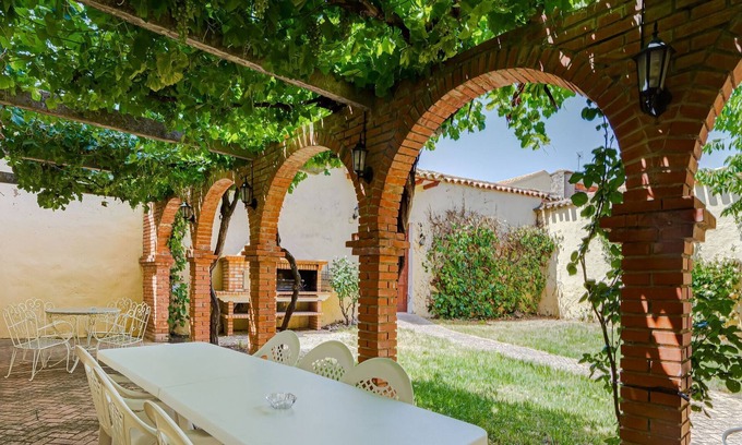 Pozo-Lorente Villa | Belvilla by OYO La Casa de AndÃºjar