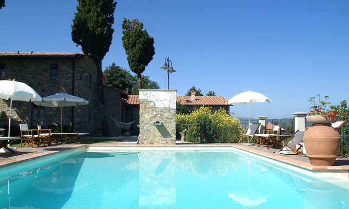 Montecarelli Casa | Atractiva casa de vacaciones en Montecarelli con piscina
