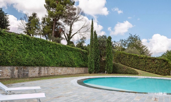 Mombaroccio Apartamento | Apartamento Hechizante en Mombaroccio con Piscina