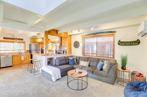 Deschutes River Woods Casa | Bend Home with Fire Pit, 4 Mi to High Desert Museum!