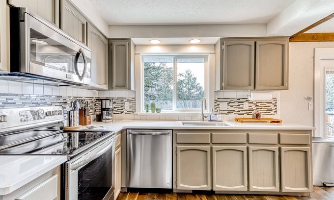 Mountain View District Casa | Bend oasis near skiing with hot tub, game room, & indoor/outdoor entertainment