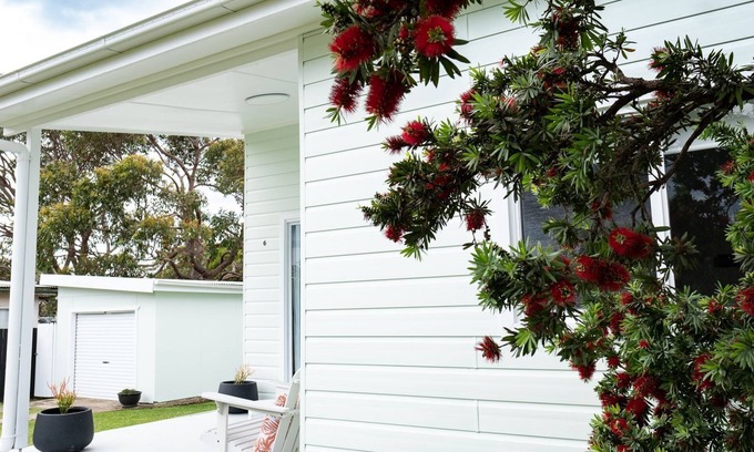 Bendalong Casa | Bendy Beach House allows a pet.