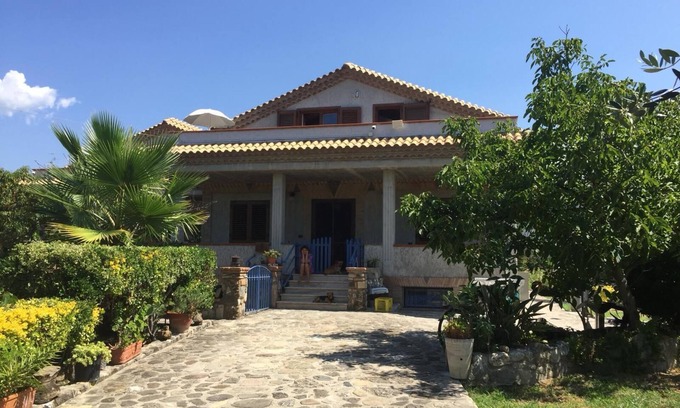 Marina di Ascea Apartamento | Benedetta's House is a comfortable vacation home just 150 m from the sea.
