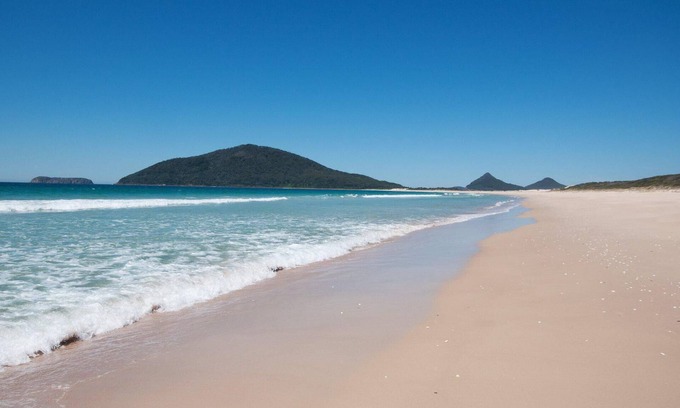 Hawks Nest Apartamento | Bennett’s by the Beach - Direct beach access – footsteps away