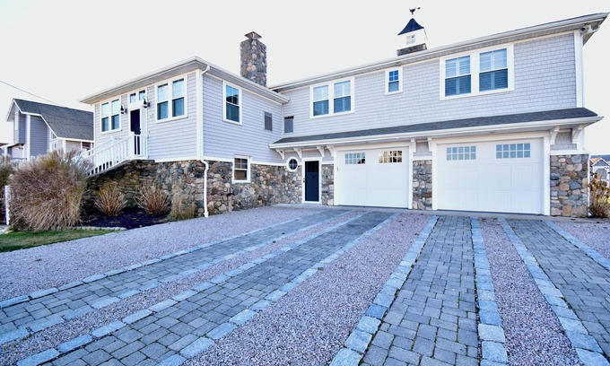 Misquamicut Casa | Benson - Walking Distance to the Beach!