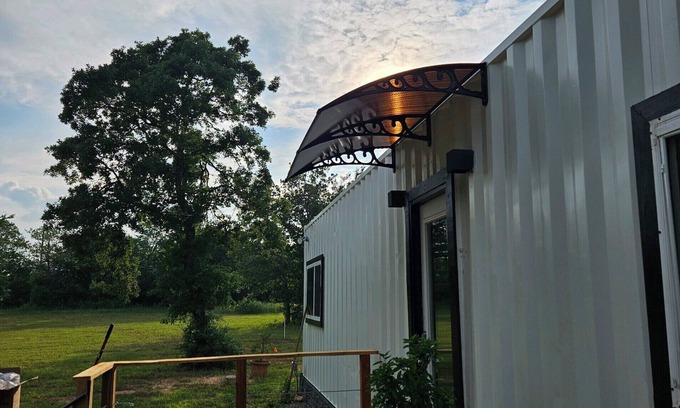 Franklin Cabaña | Bent Tree Tiny Cottage. 4 miles to Franklin Ranch. Baseball / Softball Fields