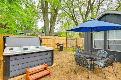 Riverside Casa | Benton Harbor Home 3 Mi to Beach Grill and Yard