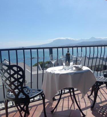 Gordons Bay Central Casa | Berg en Zee Guesthouse