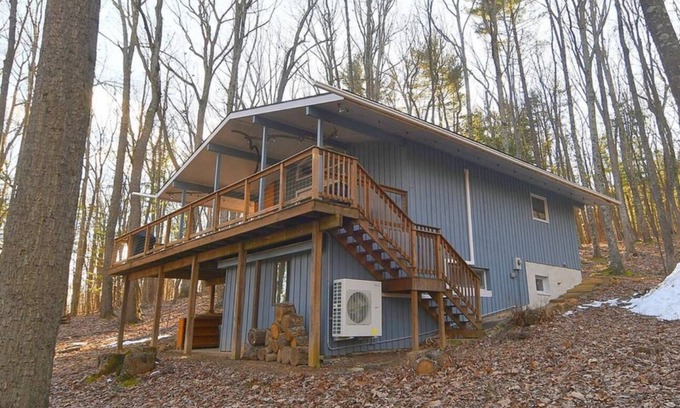 Berkeley Springs Cabina | Berkeley Springs cabin getaway