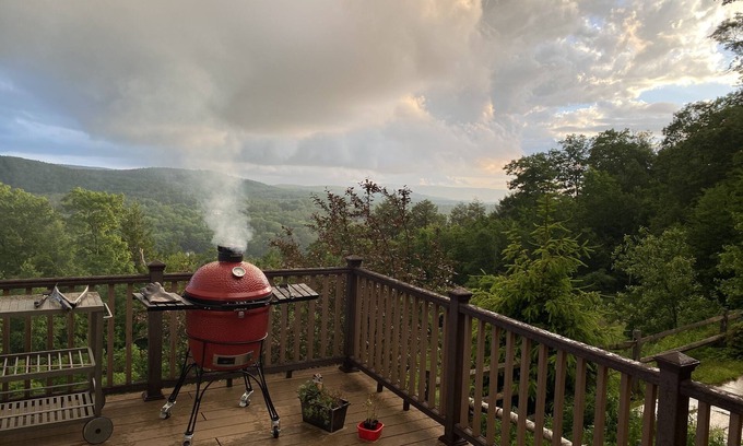 Monterey Casa | Berkshire County Mountain Retreat above Lake Garfield