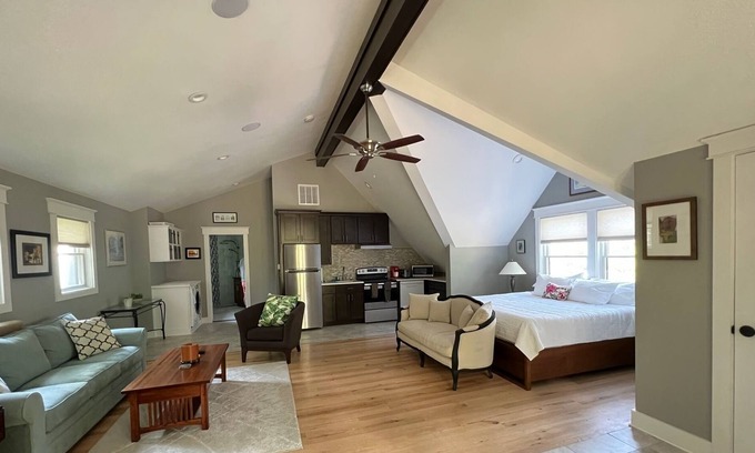 Richmond Apartamento | Berkshire mountain retreat 1 mile from Tanglewood. Spacious private apartment
