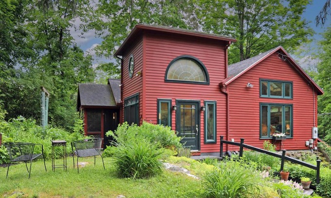 Lenox Casa | Berkshire Retreat- A stone's throw to downtown Lenox