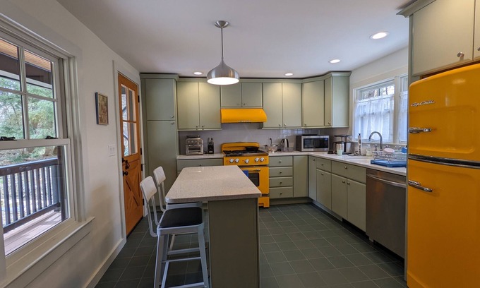 Norfolk Casa | Berkshire Retreat Near Hiking, Outdoors, and Walkable to Town