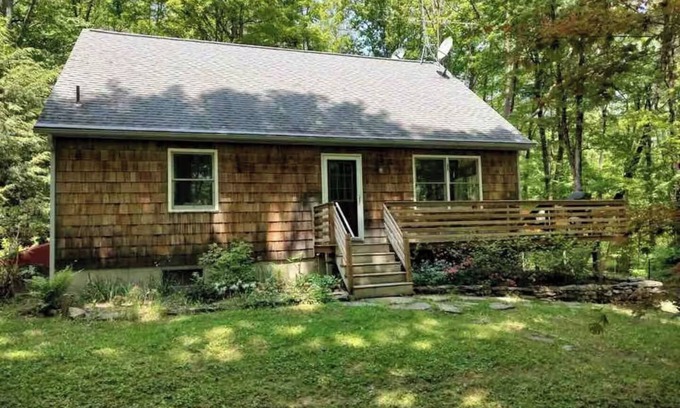 Otis Cabaña | Berkshires Cottage + Trails & Water Nearby