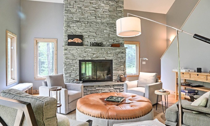 Becket Casa | Becket Home de lujo en 11 acres W / Swimming Pond!
