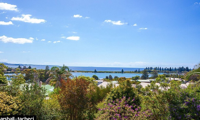 Bermagui Casa | Bermagui Jewel: 91 Murrah St Bermagui 5 Bdrm House, Uninterrupted views, central location Bermagui