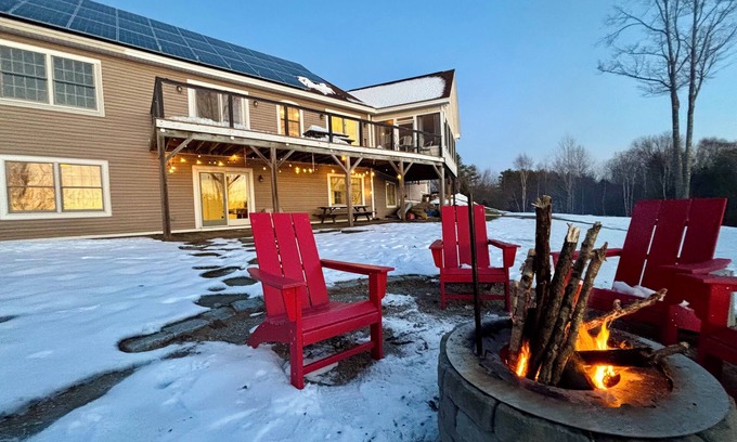 Guild Casa | Berry Mountain Lodge: Spacious 5-bedroom house close to skiing and Lake Sunapee