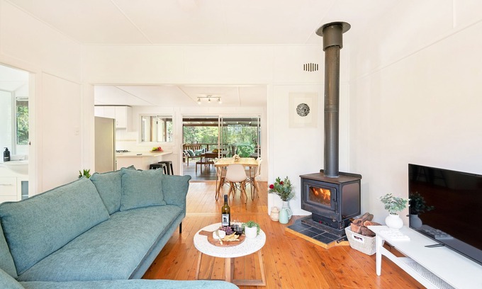 Huskisson Casa | Berry St: Charming Huskisson Central Cottage With Bush Outlook