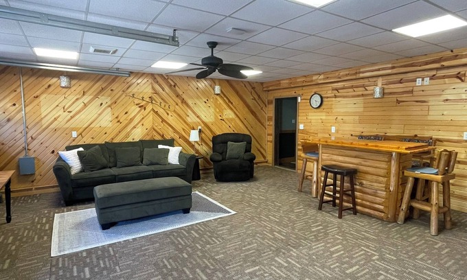 Devils Lake Cabina | "Bert Cave" - Lake Side Cabin Ackerman Acres Resort