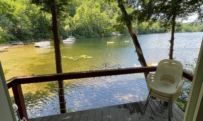 Winona Casa | Berta's Lake Front Cottage on Winona Lake!