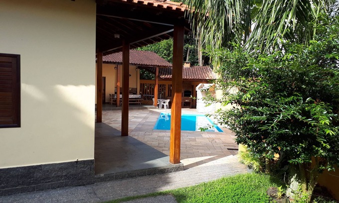 Costa do Sol Casa | BERTIOGA, PISCINA, AIRE ACONDICIONADO, COND. COSTA DO SOL CERRADA, a 90 metros de la playa
