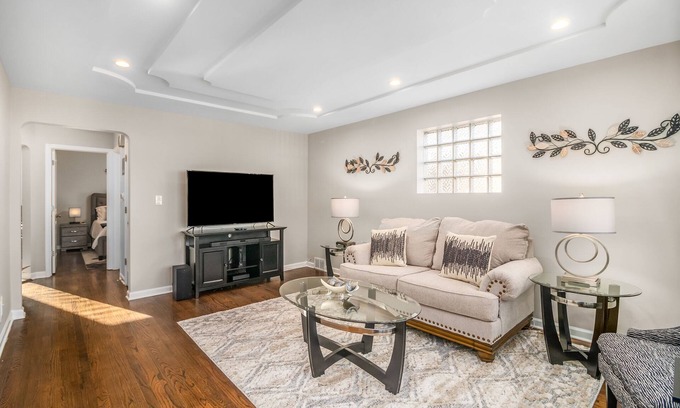 Stickney Casa | Berwyn Rental