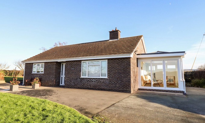Kingswood Casa | BERWYN VIEW, family friendly, with a garden in Welshpool