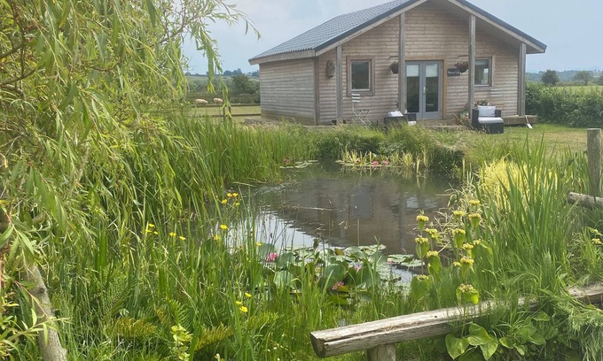 Malltraeth Cabina | Bespoke Log Cabin in idyllic surroundings